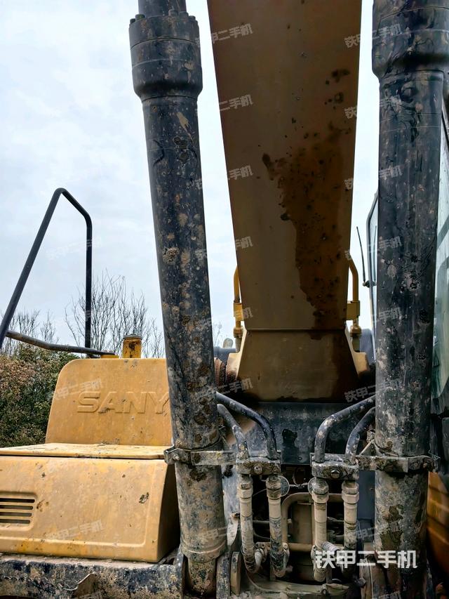 大臂油缸整體?豎拍（工作和回轉(zhuǎn)裝置）