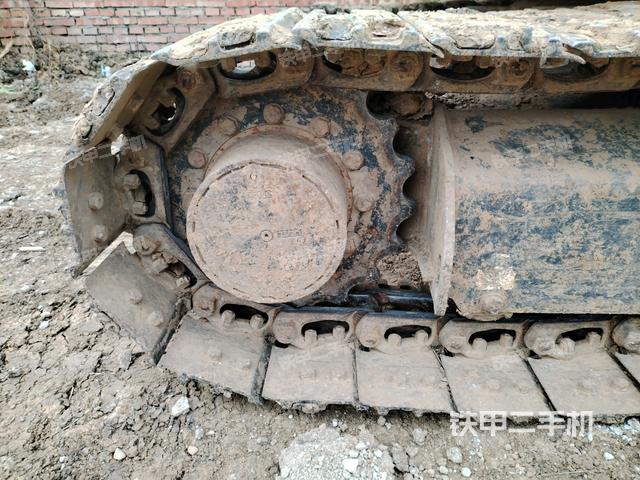 右驅(qū)動輪（行走機構(gòu)）