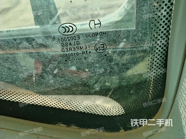 后窗玻璃角標(駕駛室部分) 后窗玻璃角標(駕駛室部分)