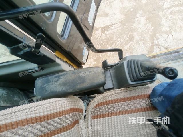 座椅左側(cè)控制臺/音響/含左手柄（駕駛室部分）