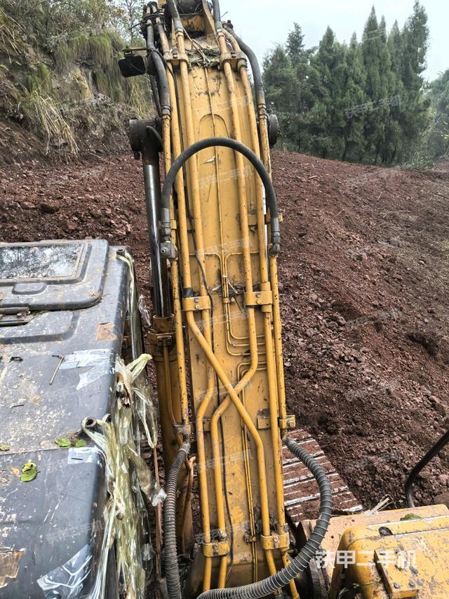 轉(zhuǎn)盤和下車架正前（工作和回轉(zhuǎn)裝置）