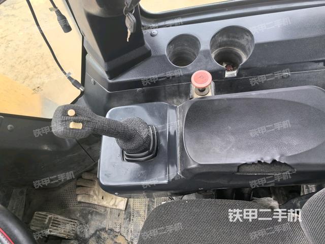 駕駛室內(nèi)部（駕駛室部分）