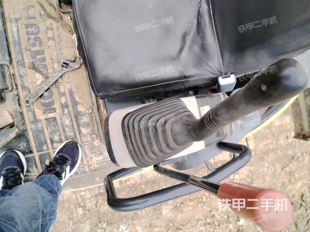 座椅左側(cè)控制臺/音響/含左手柄（駕駛室部分）