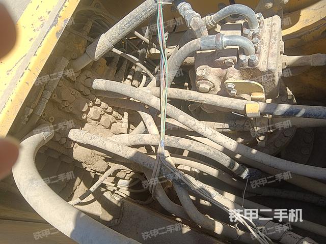 回转马达和主控阀（整机外观）