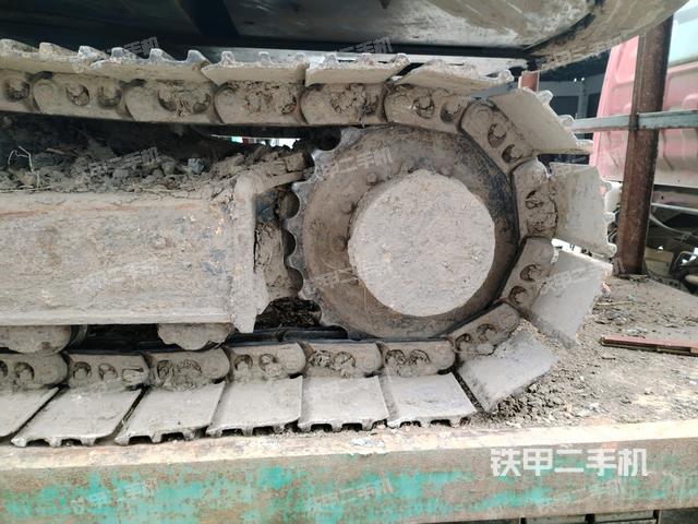 左驅(qū)動輪（行走機構(gòu)）