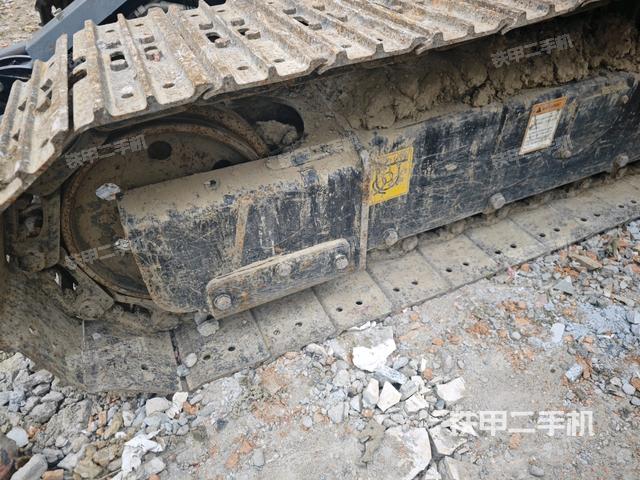 右驅(qū)動輪（行走機構(gòu)）