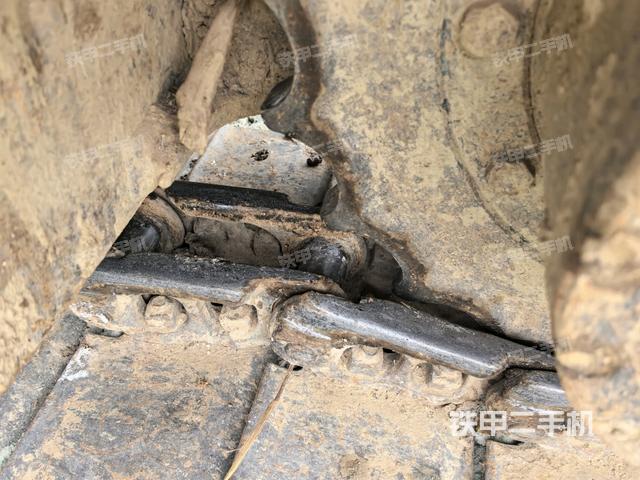 右驅(qū)動輪（行走機構(gòu)）