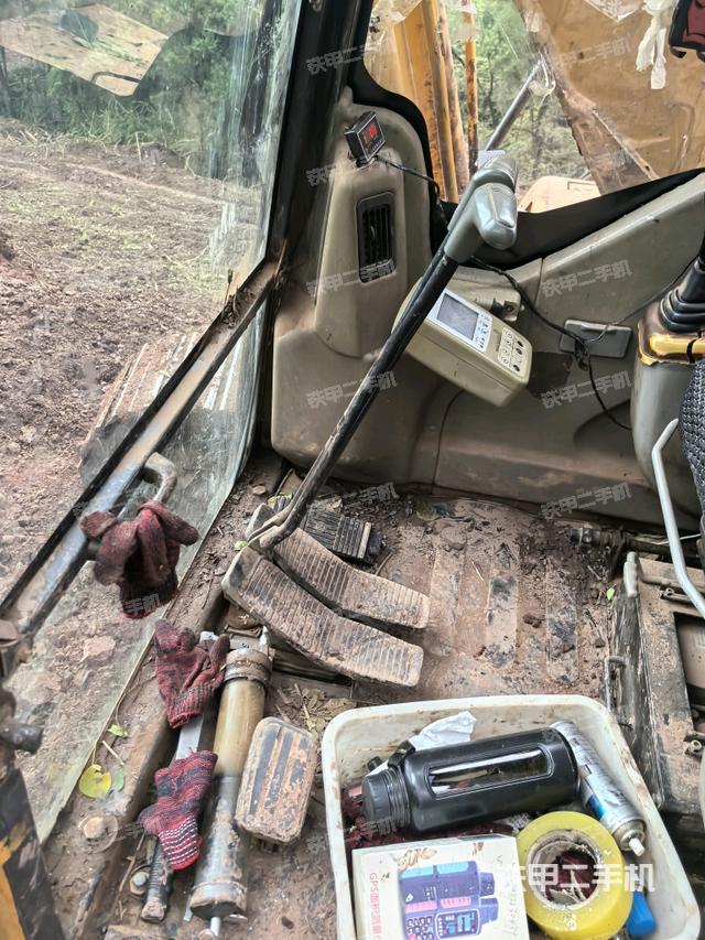 座椅右側(cè)控制臺/鑰匙門/油門/含右手柄（駕駛室部分）