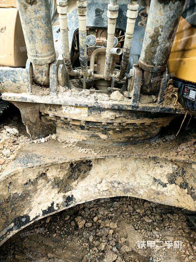 轉(zhuǎn)盤(pán)和下車(chē)架正前（工作和回轉(zhuǎn)裝置）