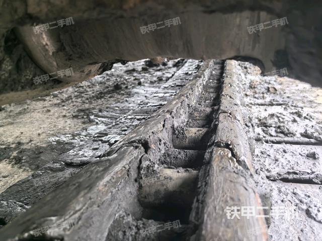 左側(cè)履帶整體?（行走機(jī)構(gòu)）