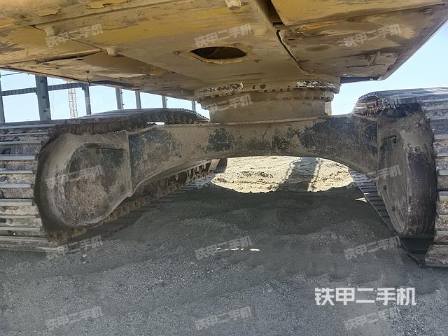 驾驶室顶部（整机外观）