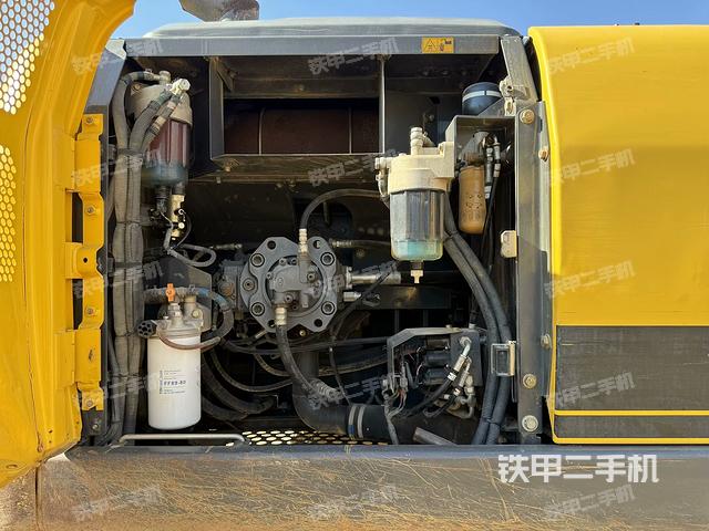 液壓泵艙室正面整體（整機(jī)外觀）