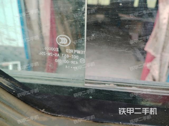 后窗玻璃角標（駕駛室部分）