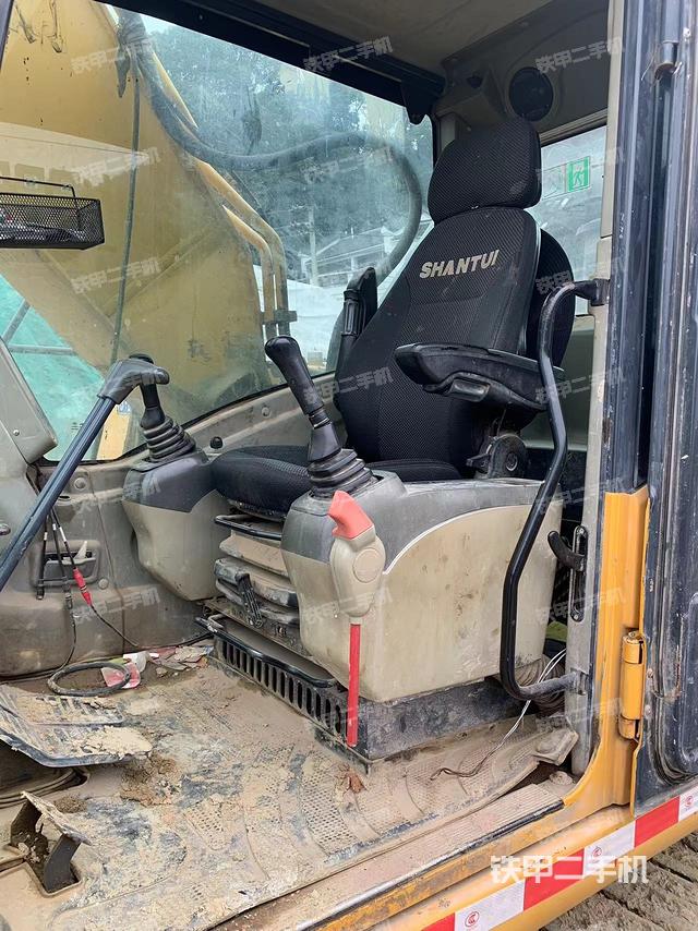 駕駛室整體（整機(jī)外觀）