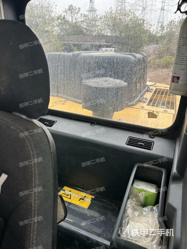 座椅右側控制臺/鑰匙門/油門/含右手柄（駕駛室部分）