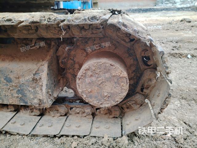 左驅(qū)動輪（行走機構(gòu)）