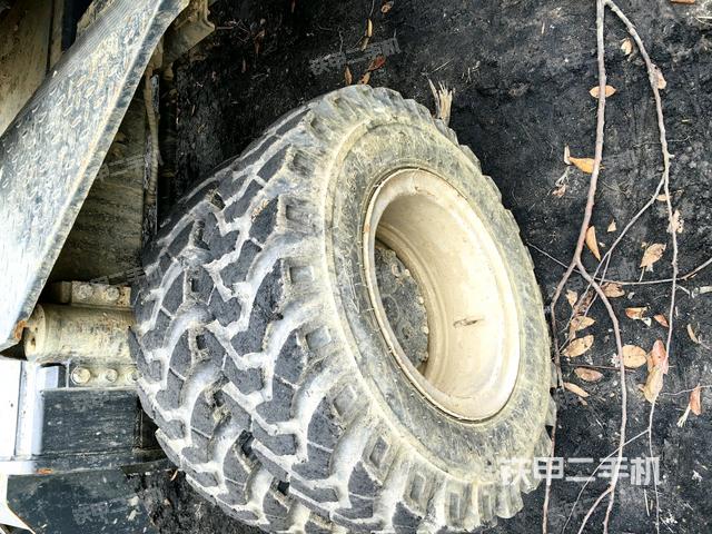 右驅(qū)動(dòng)輪（行走機(jī)構(gòu)）