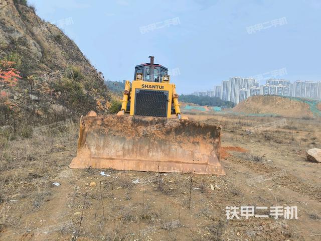 設(shè)備正前全景（推土機(jī)整車外觀）