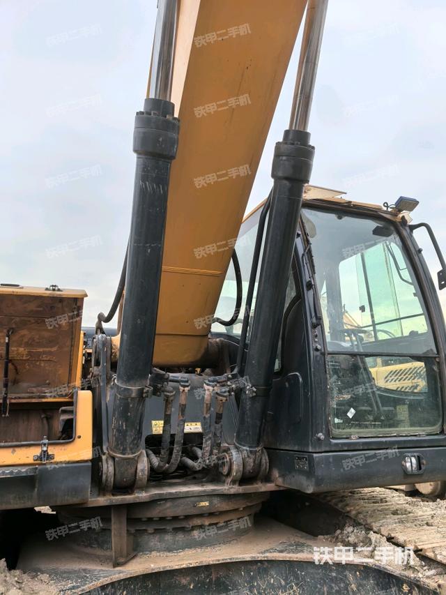 大臂油缸整體?豎拍（工作和回轉(zhuǎn)裝置）