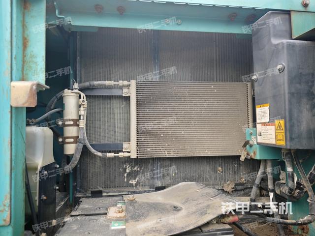 散熱器正面(大件艙室) 散熱器正面(大件艙室)