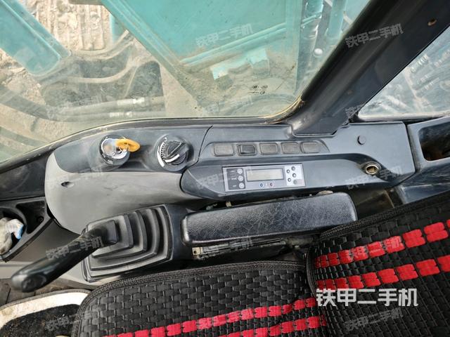 座椅左側(cè)控制臺/音響/含左手柄(駕駛室部分) 座椅左側(cè)控制臺/音響/含左手柄(駕駛室部分)