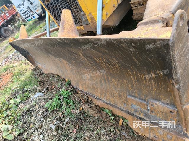 左側(cè)履帶全景（推土機(jī)底盤及工作裝置）