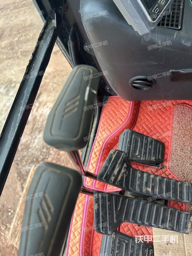 座椅左側控制臺/音響/含左手柄（駕駛室部分）