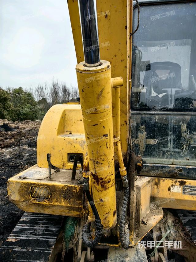 大臂根部?斜（工作和回轉(zhuǎn)裝置）