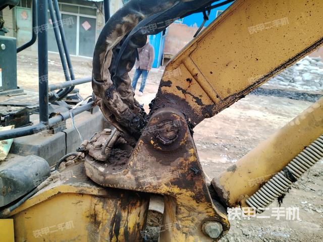 大臂根部?斜（工作和回轉(zhuǎn)裝置）