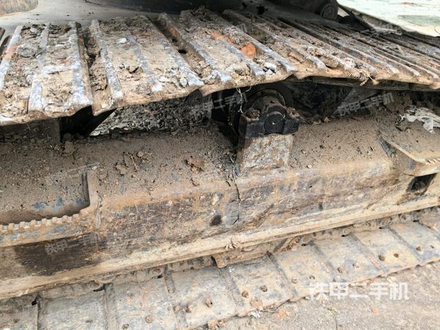 左驅(qū)動輪（行走機構(gòu)）