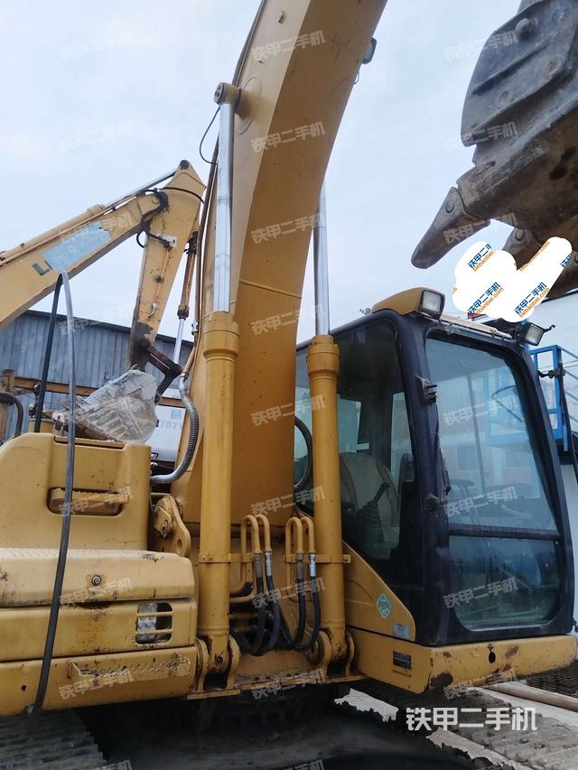 大臂油缸整體?豎拍（工作和回轉(zhuǎn)裝置）