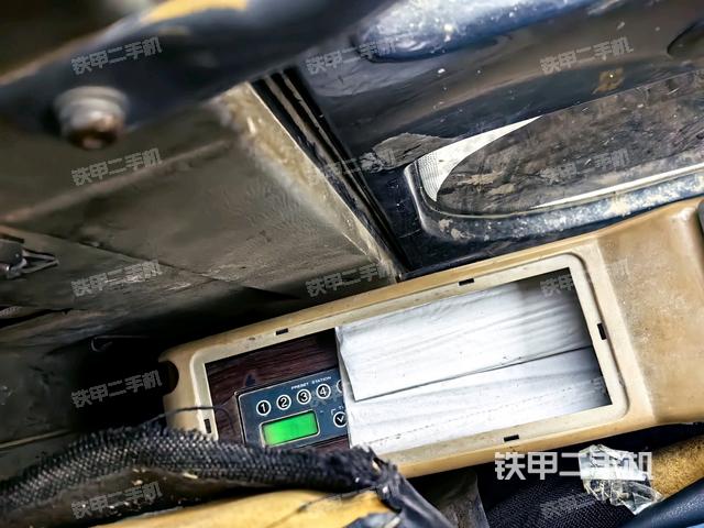 座椅左側(cè)控制臺(tái)/音響/含左手柄（駕駛室部分）