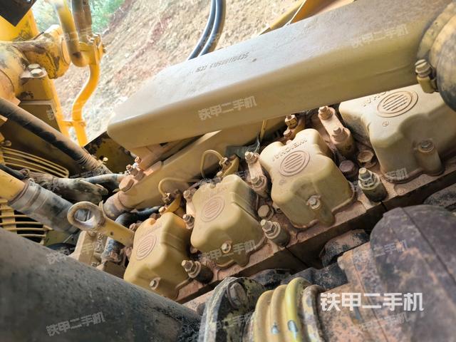 發(fā)動(dòng)機(jī)左側(cè)全景（推土機(jī)發(fā)動(dòng)機(jī)艙）