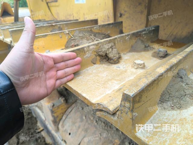 左引導(dǎo)輪（推土機(jī)底盤及工作裝置）