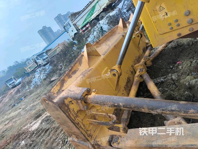 左側(cè)履帶全景（推土機(jī)底盤及工作裝置）