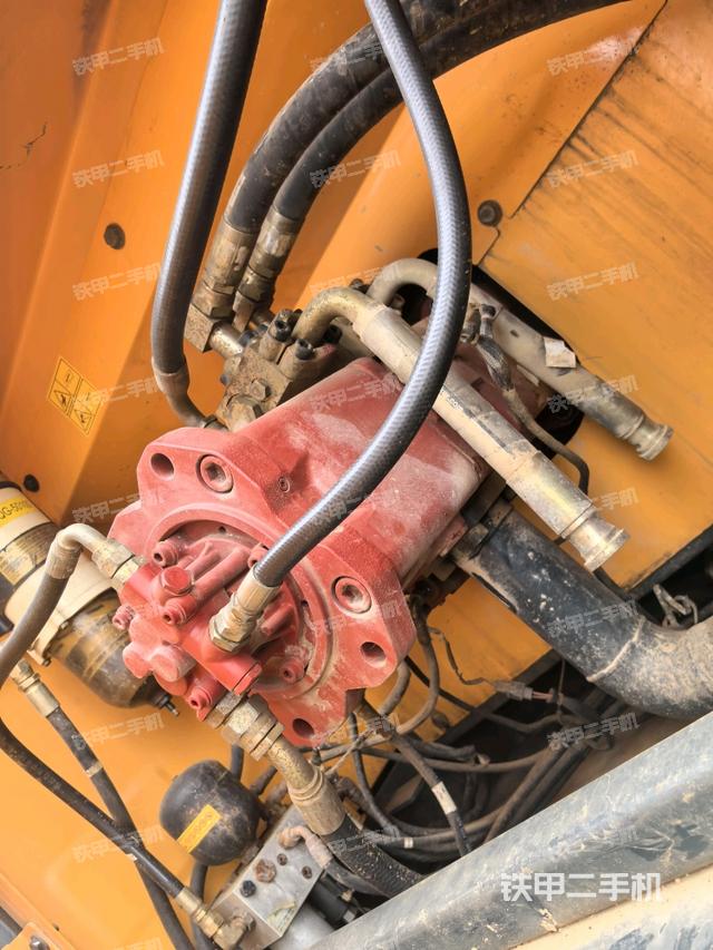 液壓泵斜45?左（大件艙室）