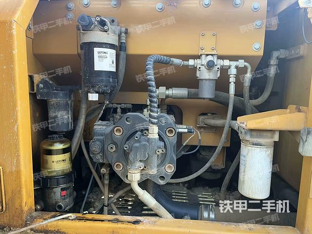 液壓泵艙室正面整體（整機(jī)外觀）