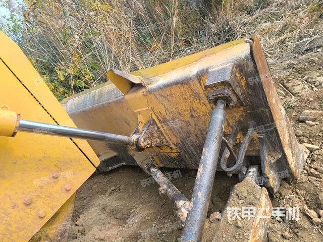 右引導(dǎo)輪（推土機(jī)底盤及工作裝置）