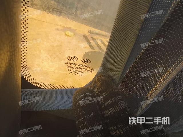 后窗玻璃角标（驾驶室部分）