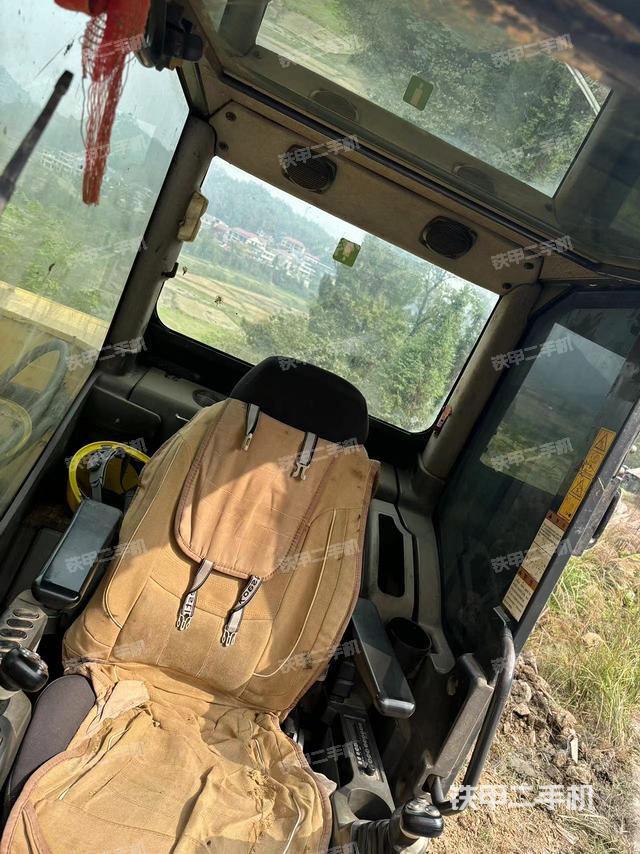 駕駛室整體（整機外觀）