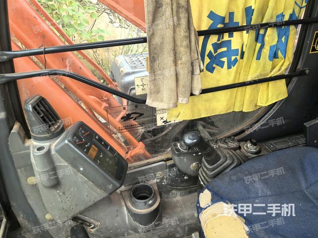 座椅左側(cè)控制臺/音響/含左手柄（駕駛室部分）