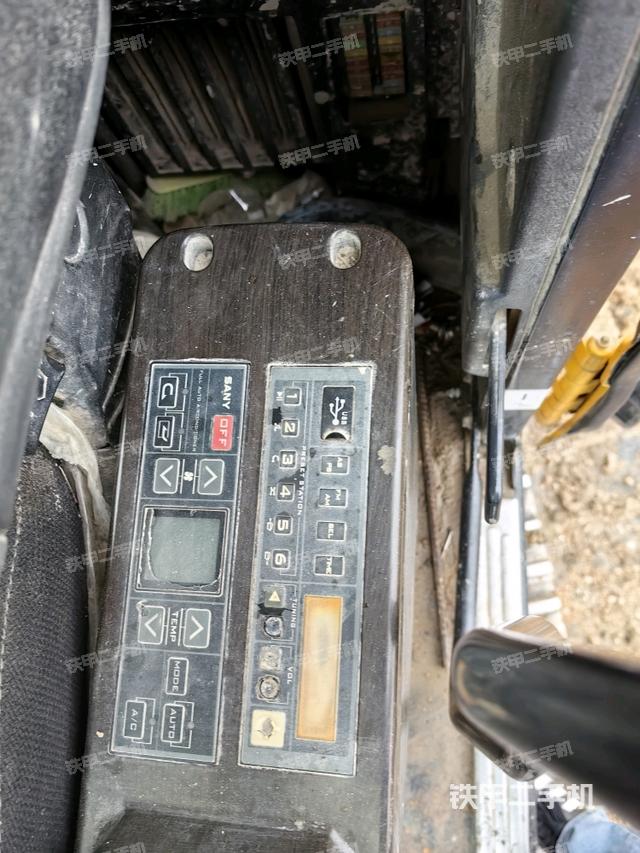 座椅左側(cè)控制臺(tái)/音響/含左手柄（駕駛室部分）