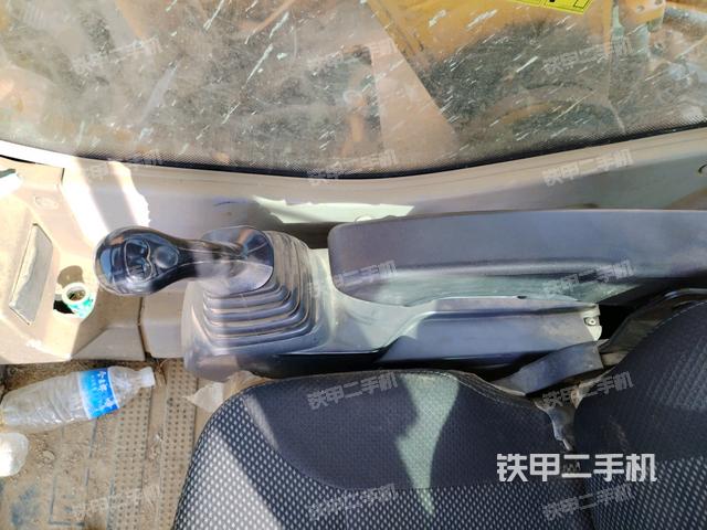 座椅右側控制臺/鑰匙門/油門/含右手柄(駕駛室部分) 座椅右側控制臺/鑰匙門/油門/含右手柄(駕駛室部分)