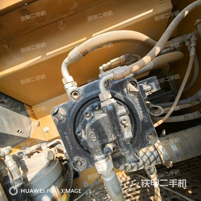 液壓泵艙室正面整體(整機外觀) 液壓泵艙室正面整體(整機外觀)