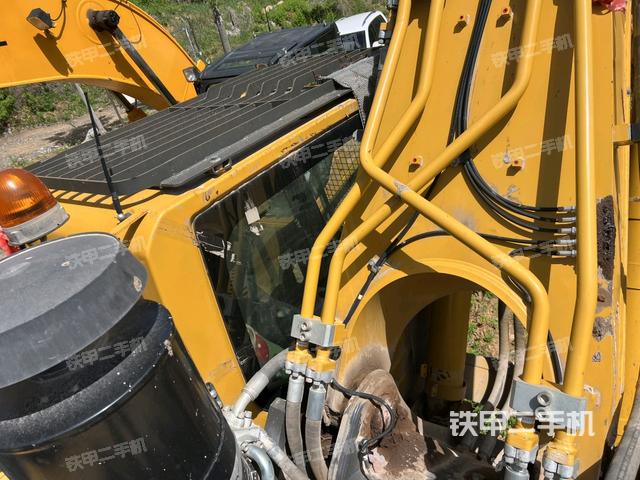 駕駛室頂部(整機外觀) 駕駛室頂部(整機外觀)