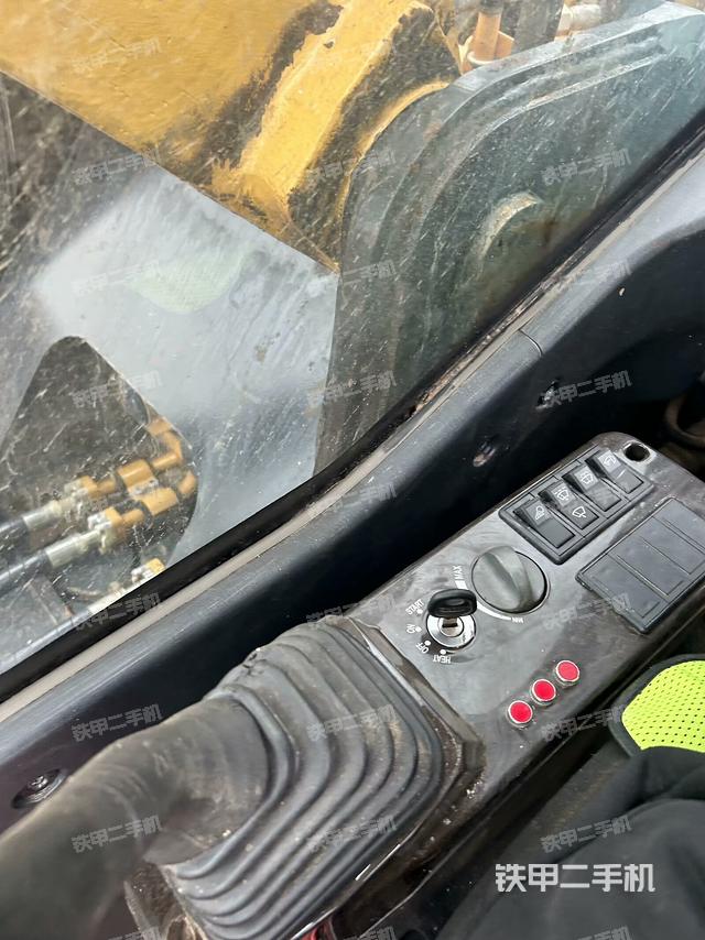 后窗玻璃角標（駕駛室部分）