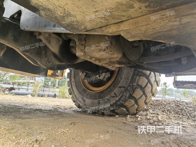 右前輪（行走機(jī)構(gòu)）