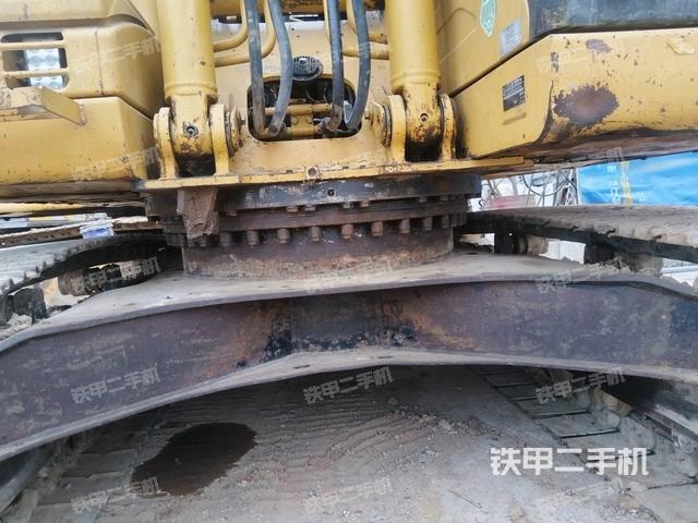 轉(zhuǎn)盤和下車架正前（工作和回轉(zhuǎn)裝置）