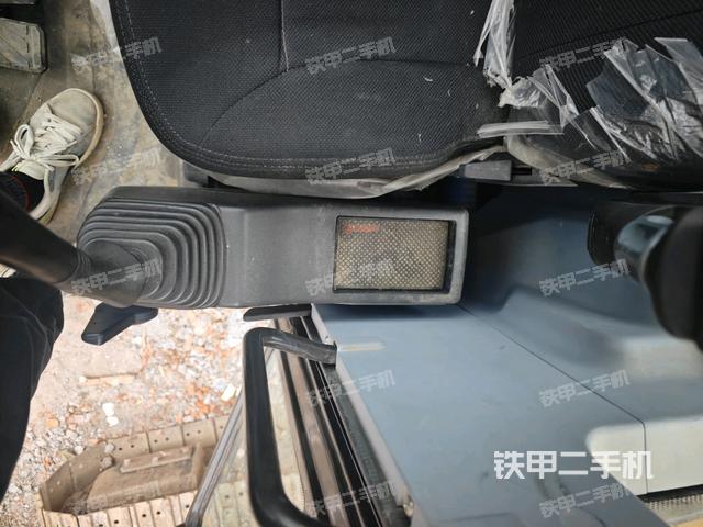 座椅左側(cè)控制臺/音響/含左手柄（駕駛室部分）