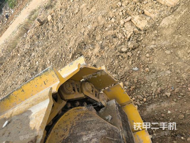 左側(cè)履帶全景（推土機(jī)底盤及工作裝置）